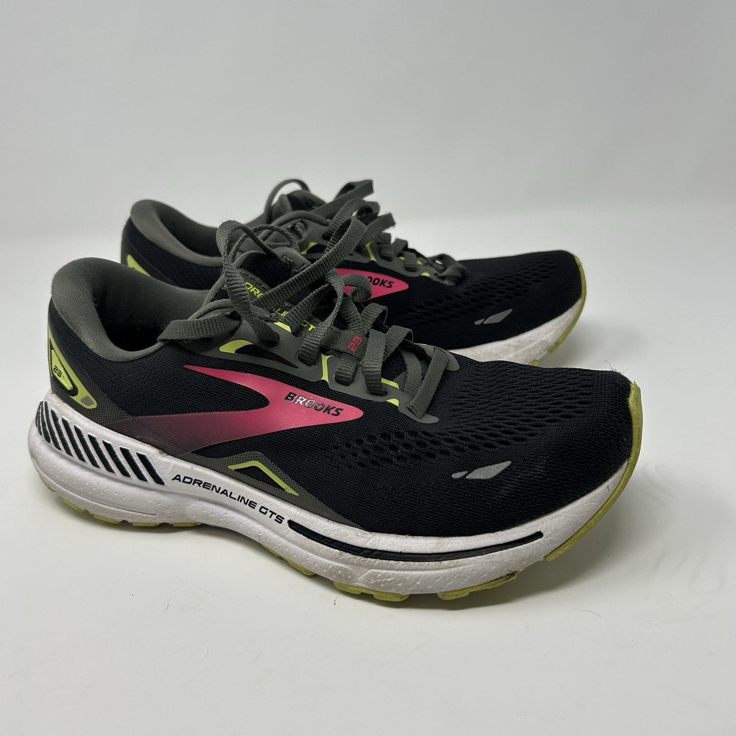 Brooks Womens Adrenaline GTS 23 1203811B037 Black Running Shoes Sneakers Sz 7