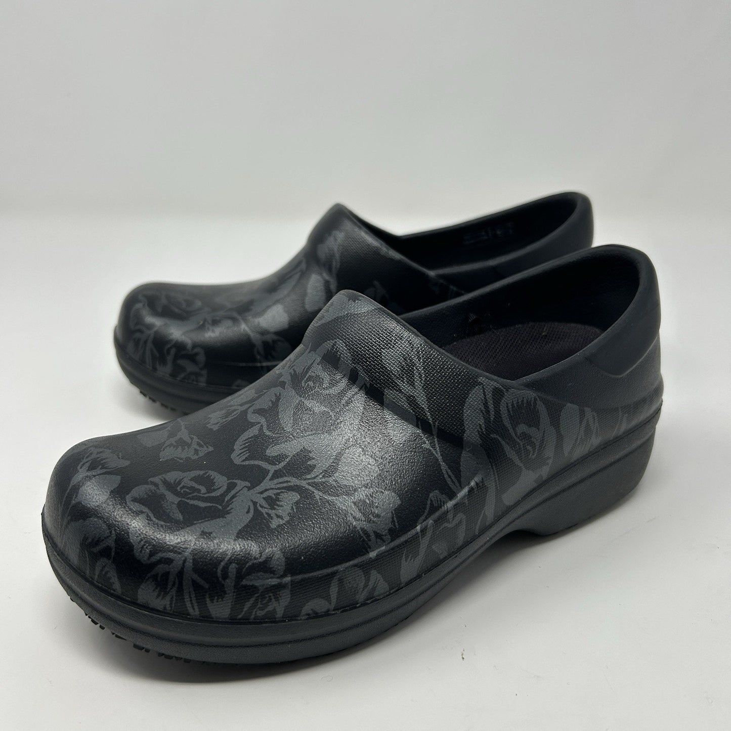 Crocs Neria Pro II Womens Clogs Black Graphic Metallic Floral Rose Nurse Size 4