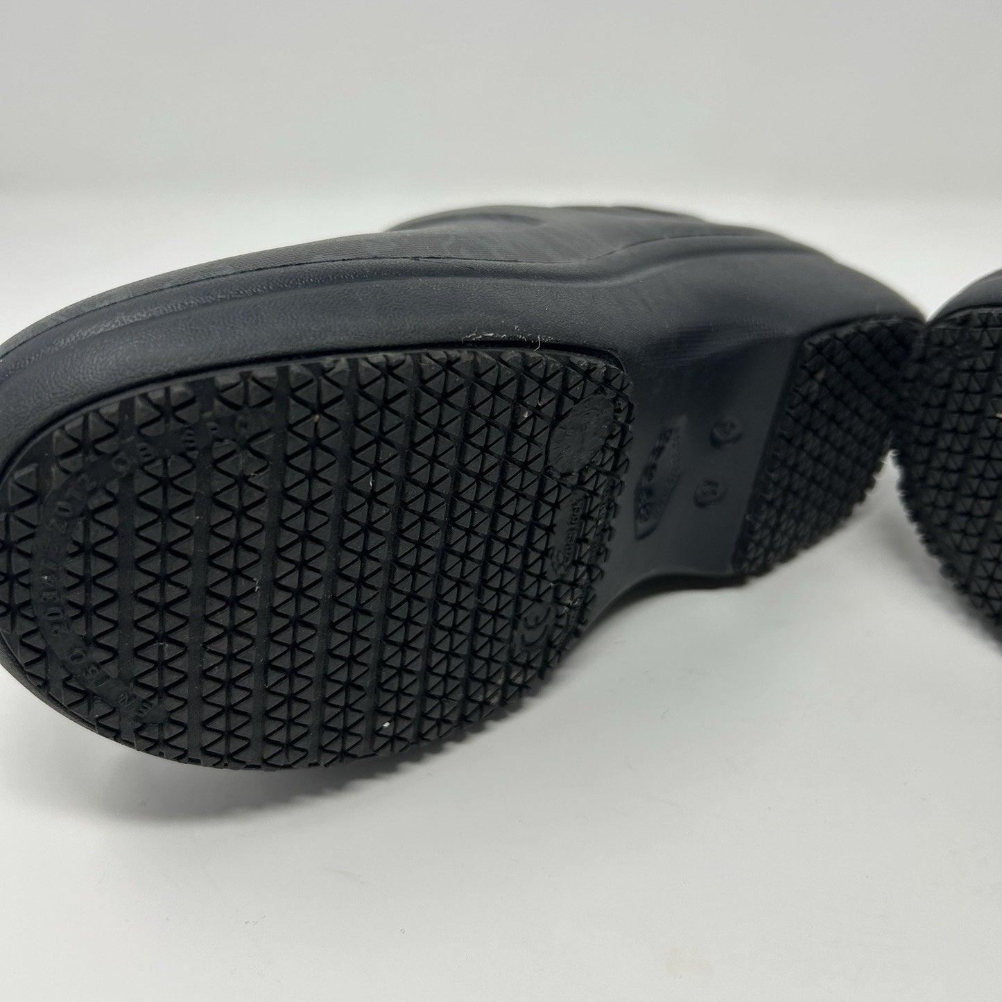 Crocs Neria Pro II Womens Clogs Black Graphic Metallic Floral Rose Nurse Size 4