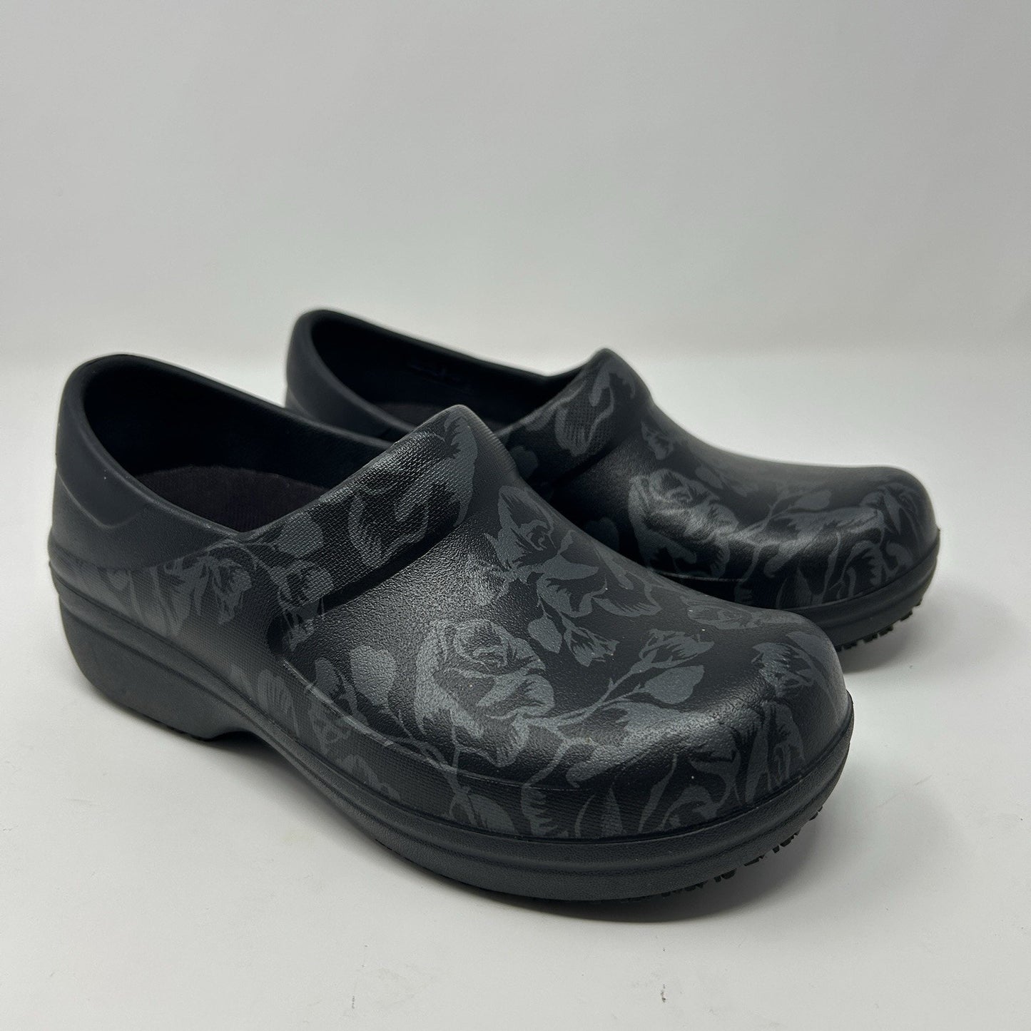 Crocs Neria Pro II Womens Clogs Black Graphic Metallic Floral Rose Nurse Size 4