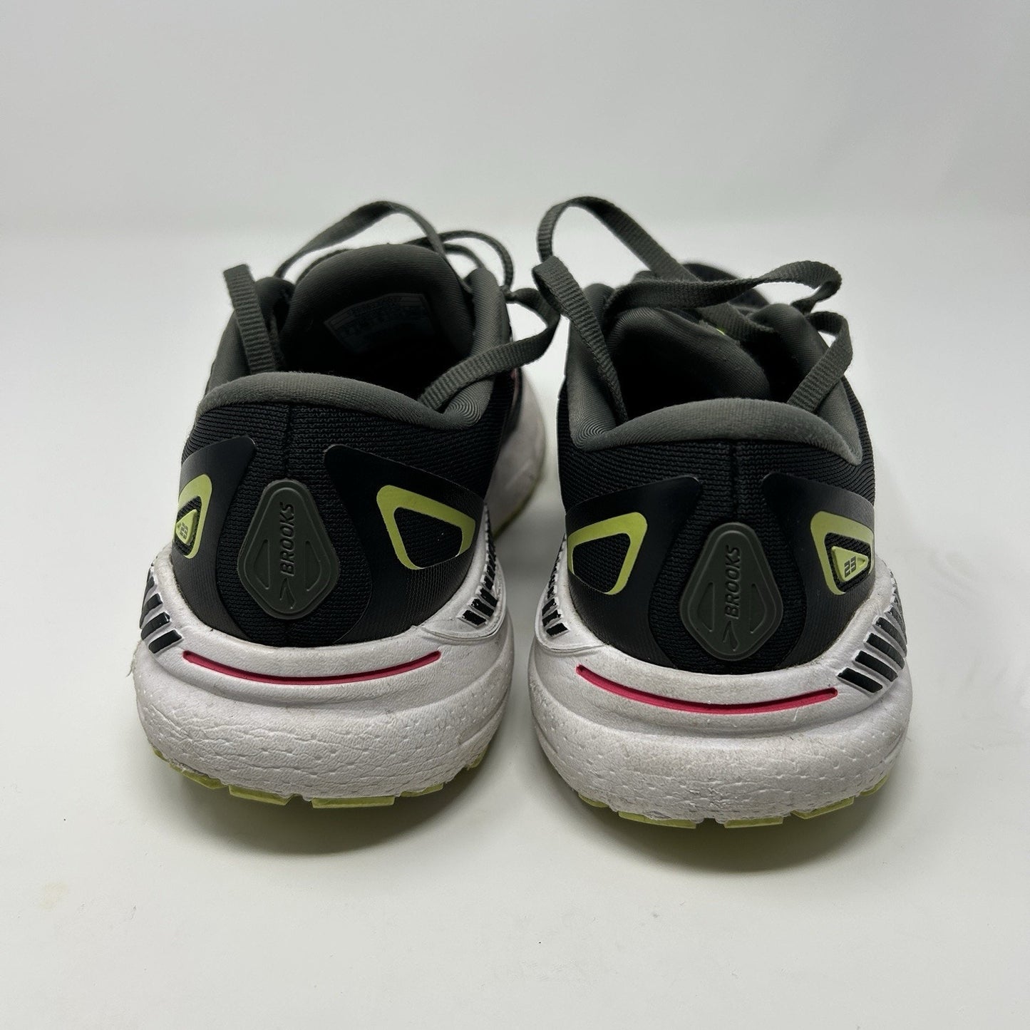 Brooks Womens Adrenaline GTS 23 1203811B037 Black Running Shoes Sneakers Sz 7