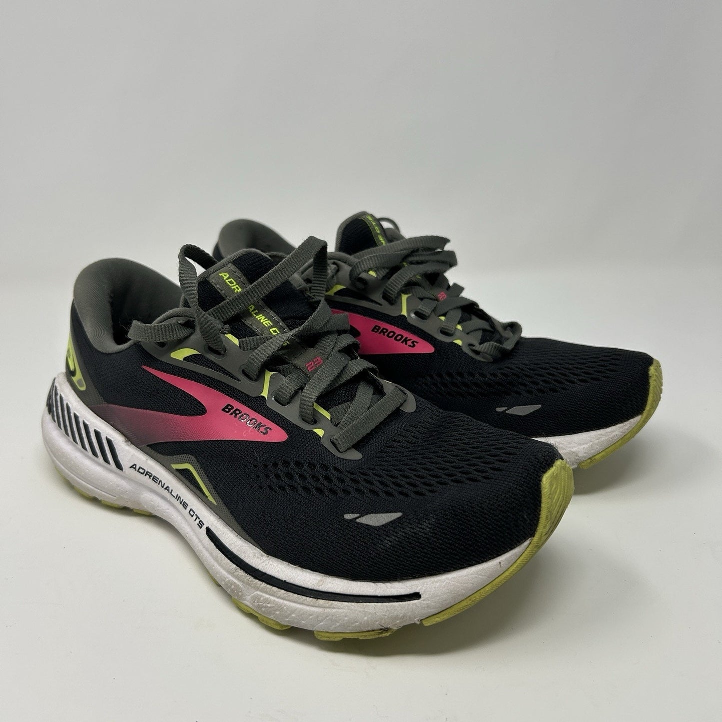 Brooks Womens Adrenaline GTS 23 1203811B037 Black Running Shoes Sneakers Sz 7